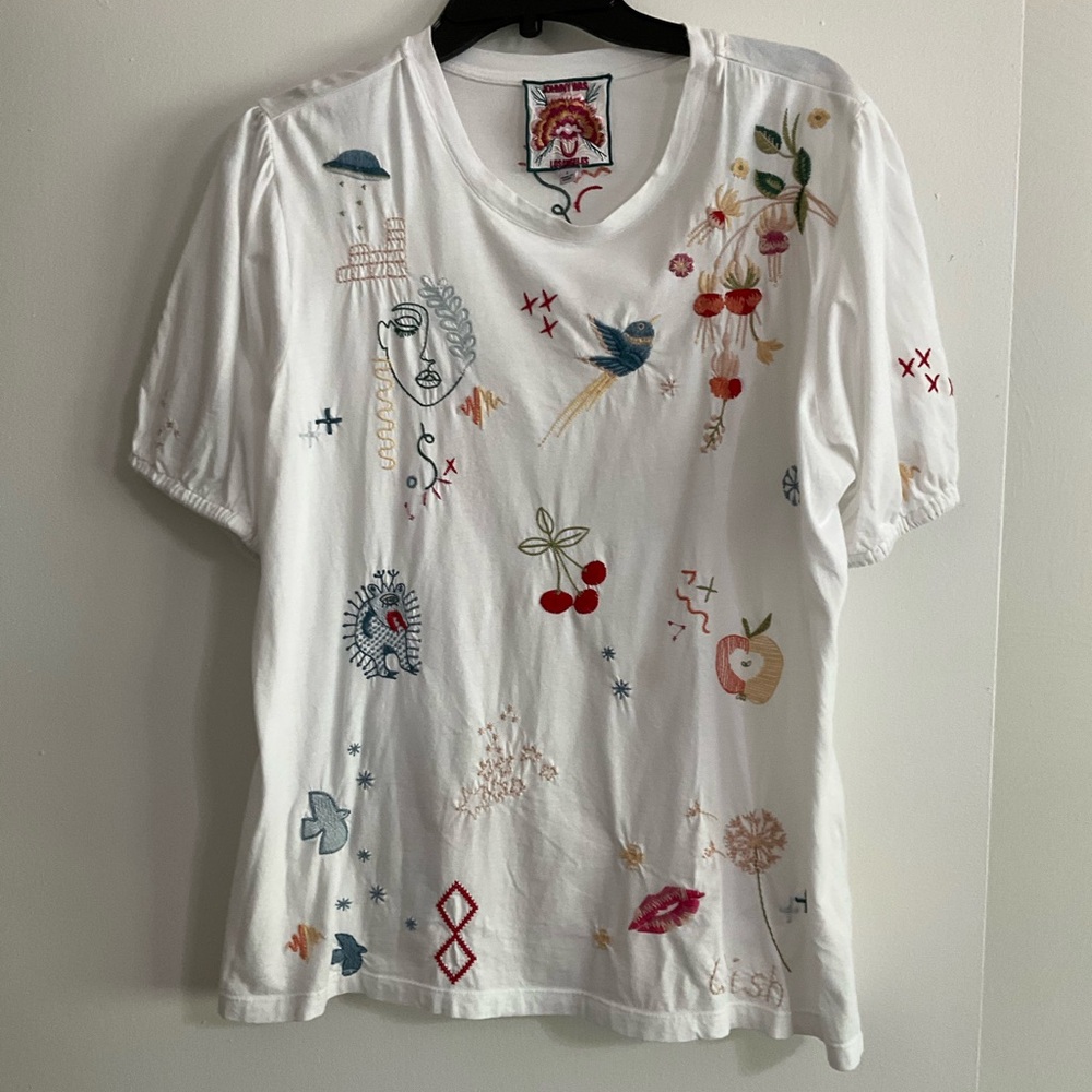 Johnny Was White Tee with Colorful Embroidery 100% cotton Size L